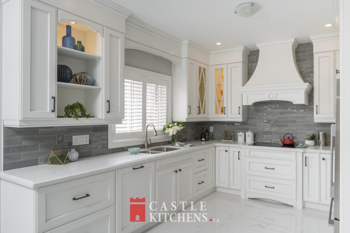 https://castlekitchens.ca/wp-content/uploads/2018/10/custom-kitchen-cabinetry-in-toronto-1200x800.jpg